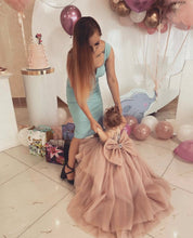 Load image into Gallery viewer, ANABELLA DRESS IN PINK
